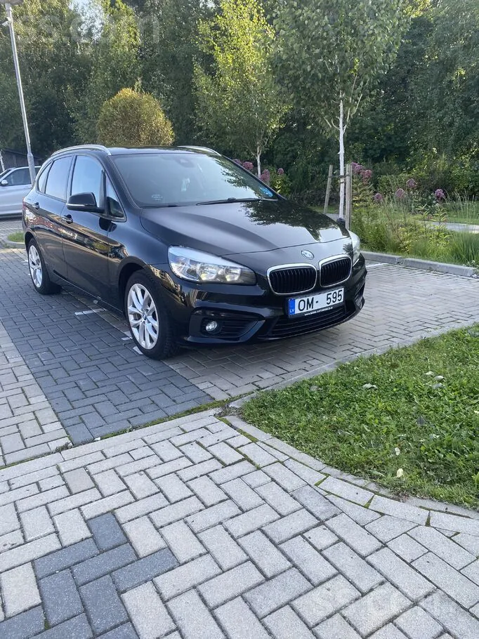 BMW 220D Active Tourer 2016 photo 3