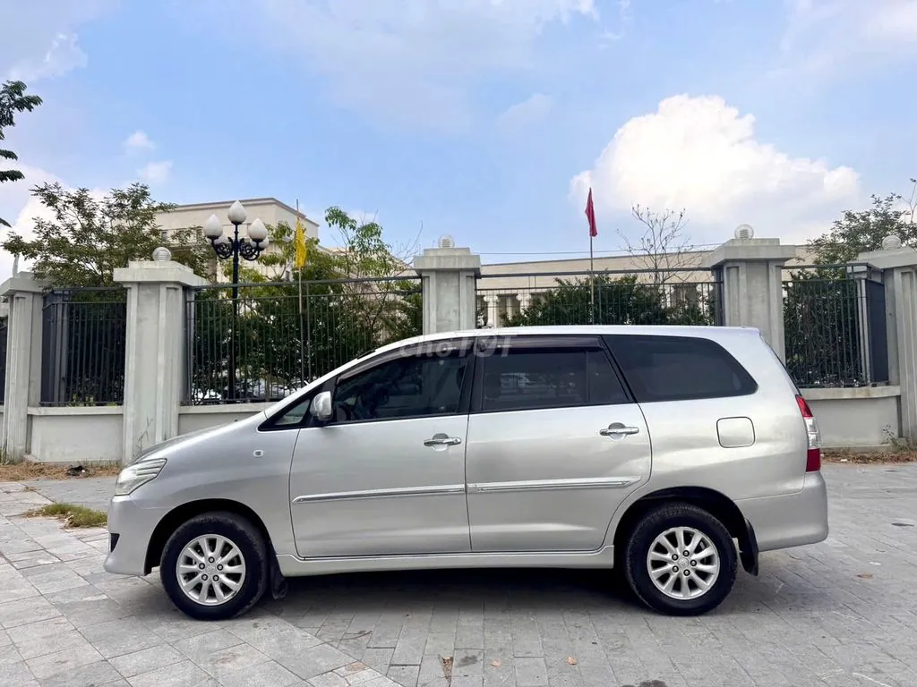 Toyota Innova 2012 photo 3