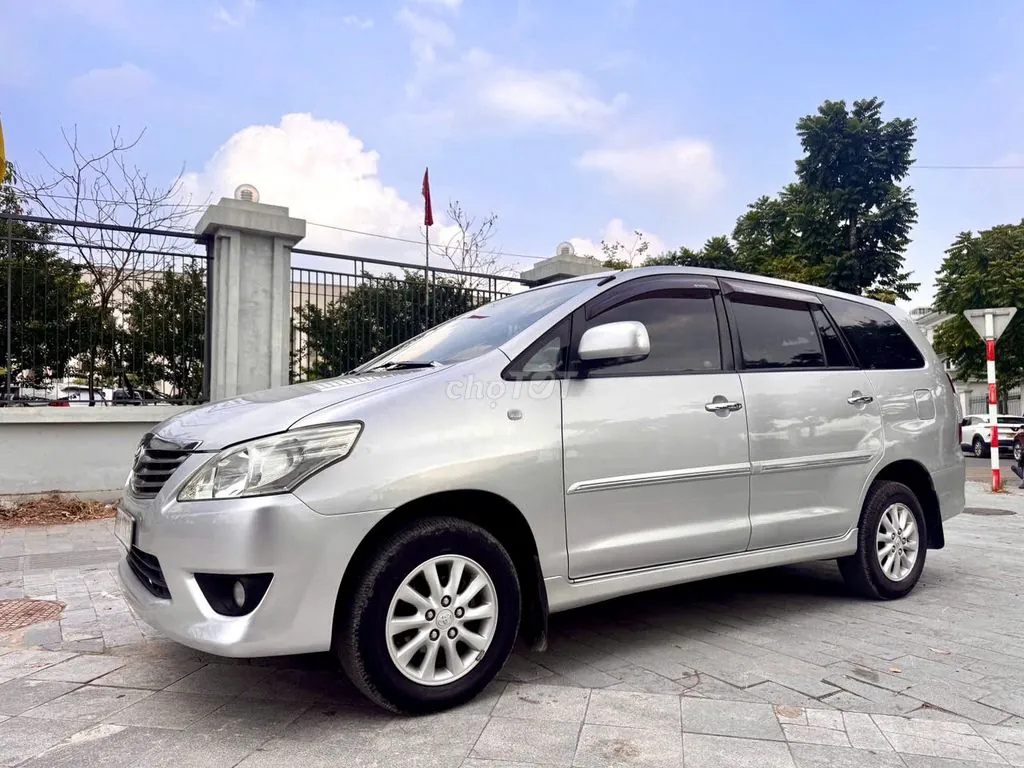 Toyota Innova 2012 photo 2