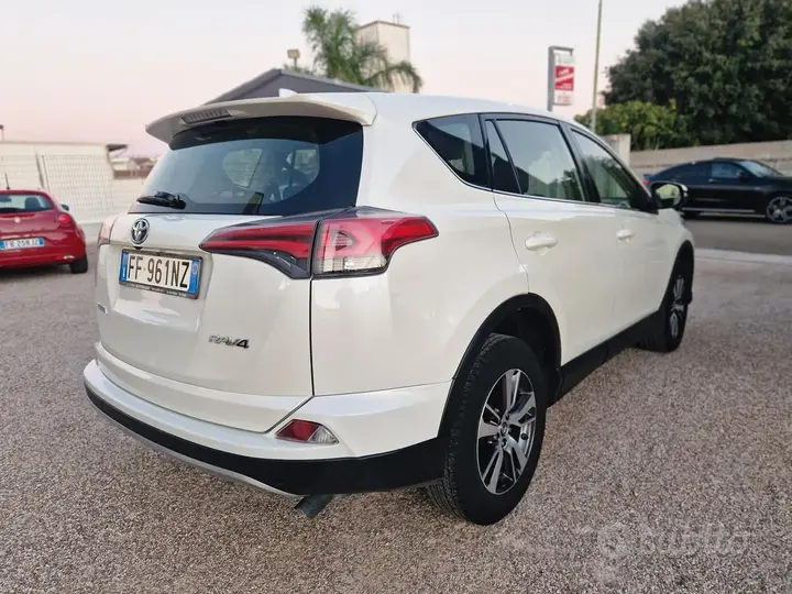 Toyota Rav4 2017 photo 4