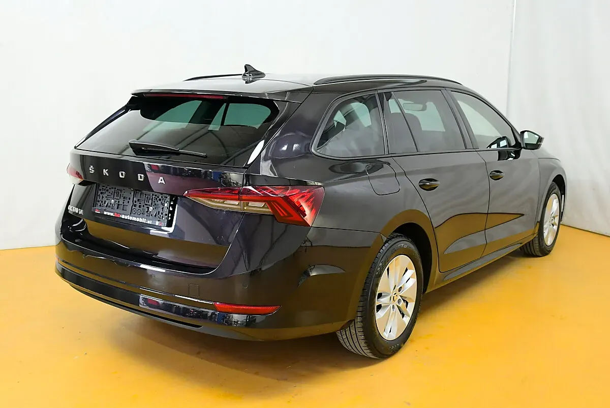 Skoda Octavia 2021 photo 3