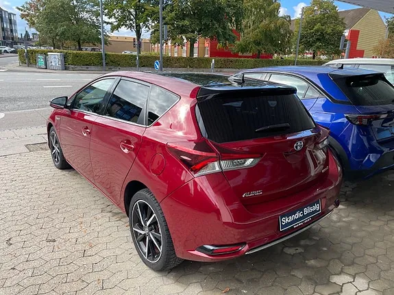Toyota Auris 2018 photo 2