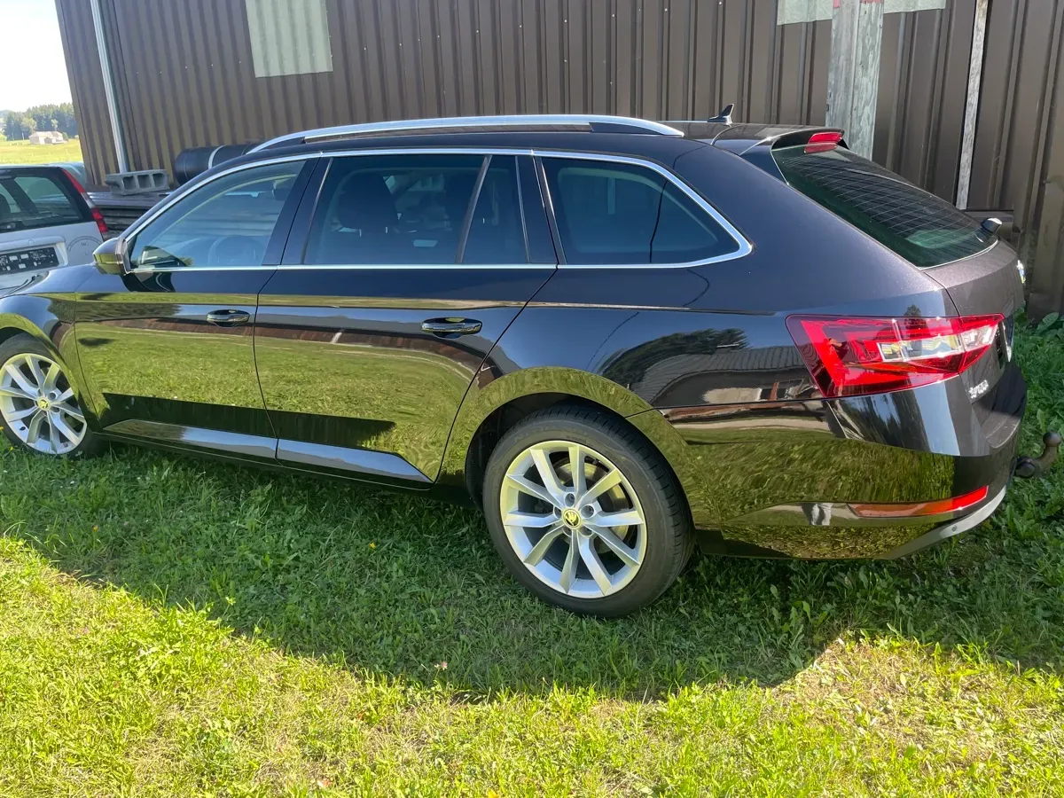 Skoda Superb 2017 photo 2