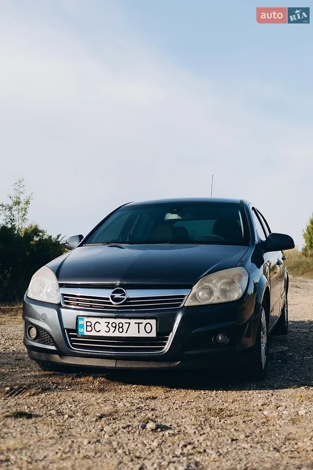 Opel Astra 2009 photo 2