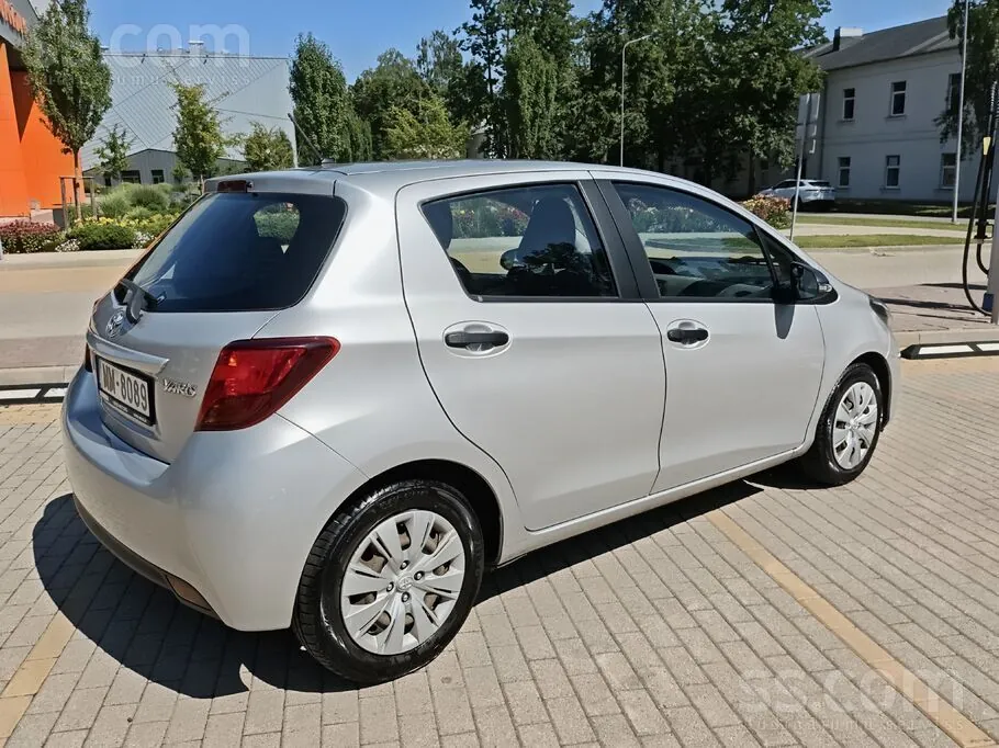 Toyota Yaris 2015 photo 4