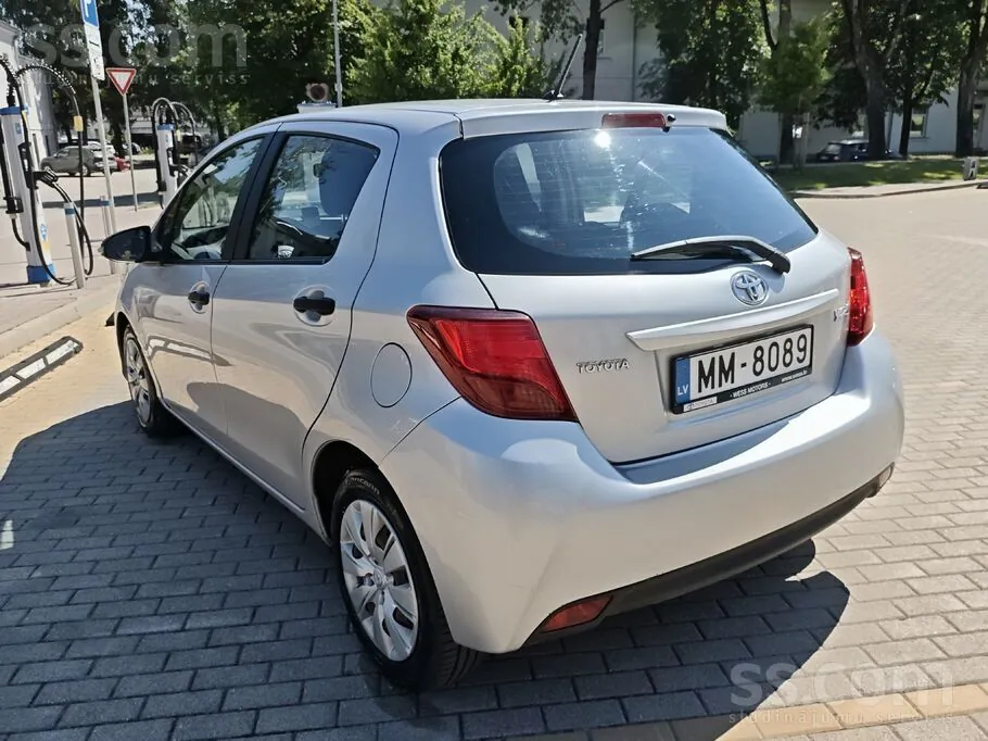 Toyota Yaris 2015 photo 3