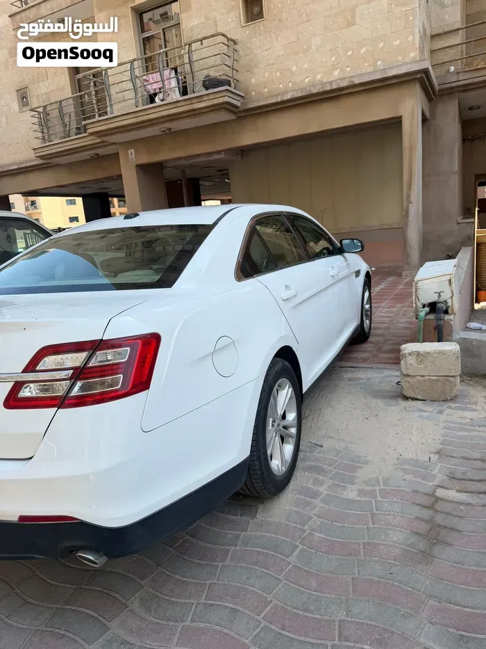 Ford Taurus 2013 photo 2
