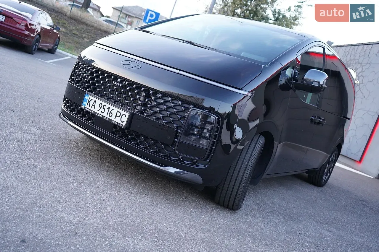 Hyundai Staria 2025 photo 2