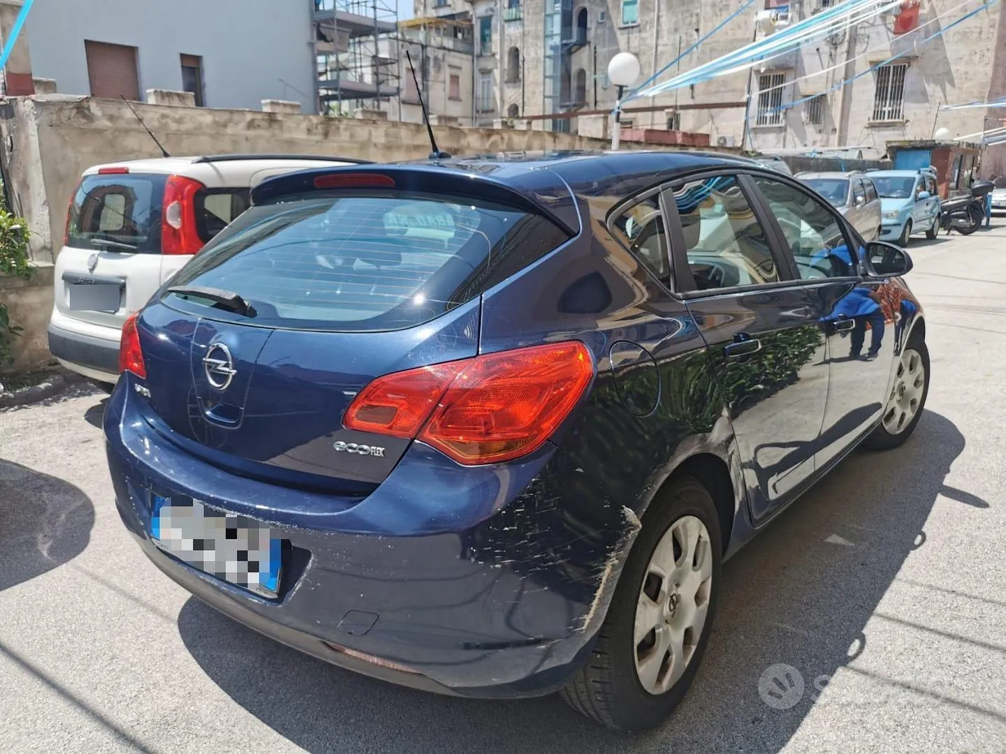 Opel Astra 2012 photo 2
