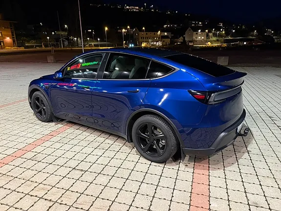 Tesla Model Y 2025 photo 3