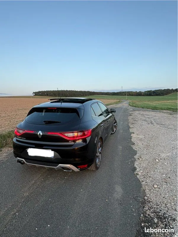 Renault Megane 2018 photo 2