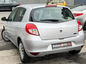 Renault Clio 2013 photo 2
