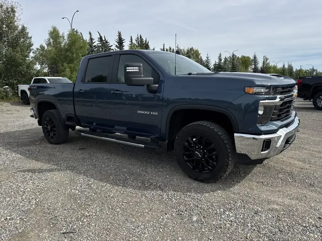 Chevrolet Silverado 3500 2025 photo 3