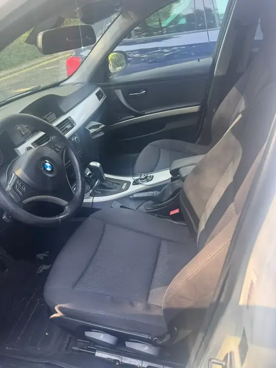 BMW 3 Series 2011 photo 3