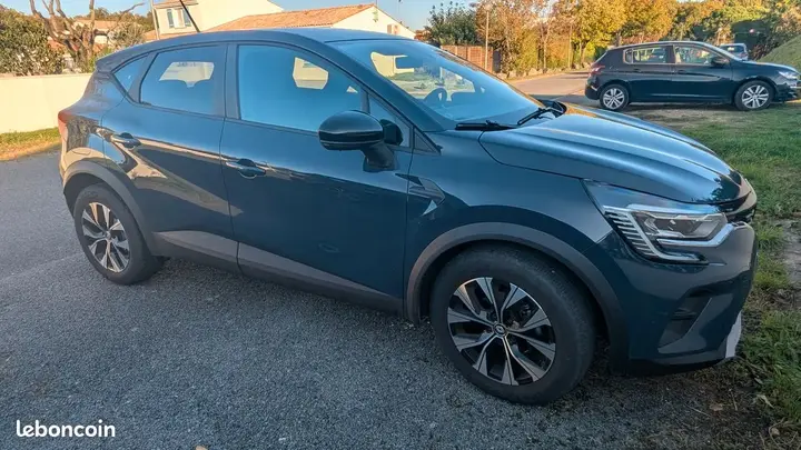 Renault Captur 2024 photo 3