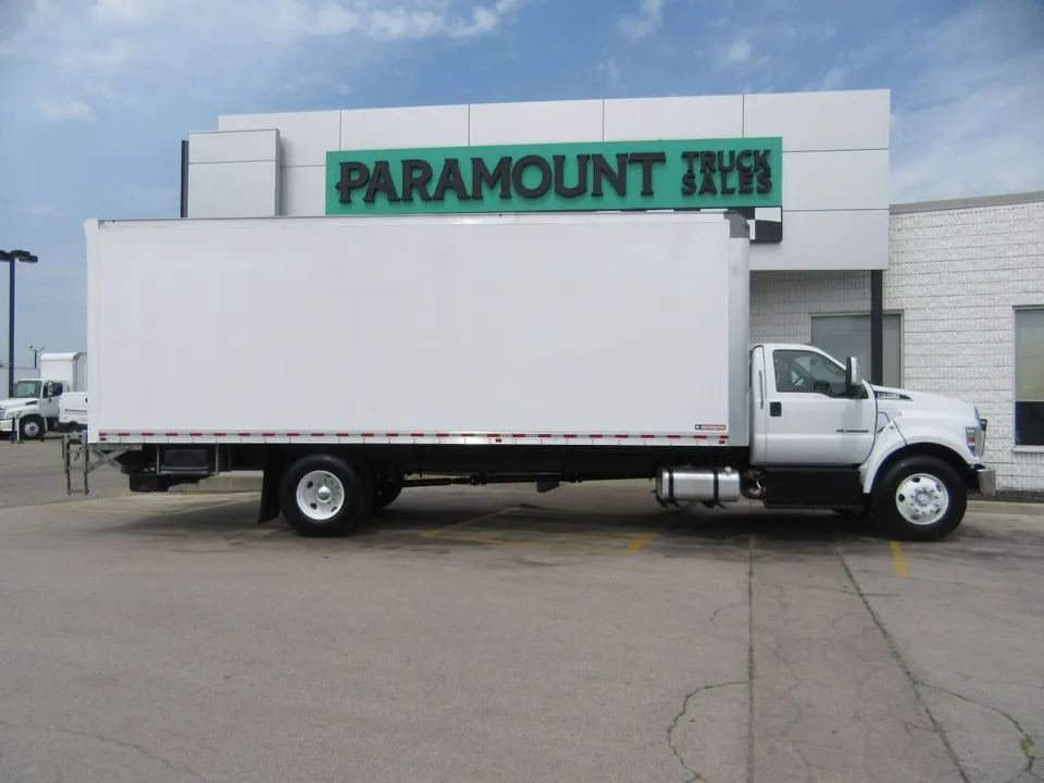 Ford F-750 Super Duty 2025 photo 2