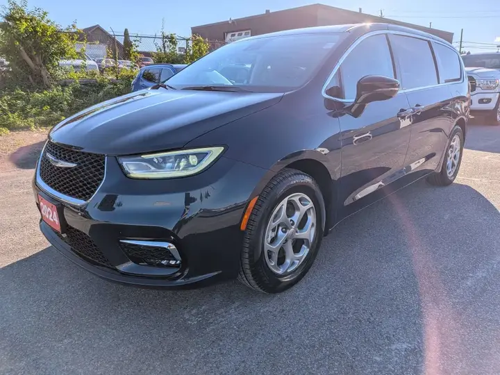 Chrysler Pacifica 2024 photo 3
