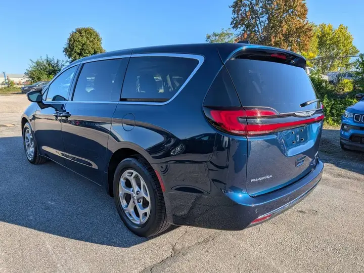 Chrysler Pacifica 2024 photo 5