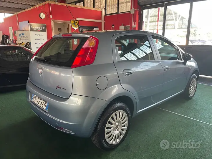Fiat Grande Punto 2010 photo 4