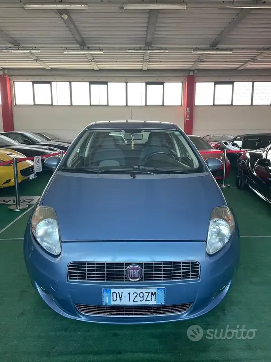 Fiat Grande Punto 2010 photo 2