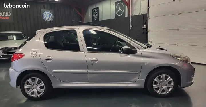Peugeot 206 2010 photo 3