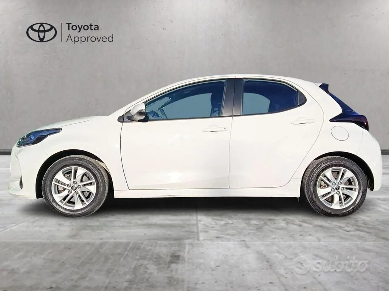 Toyota Yaris 2023 photo 2
