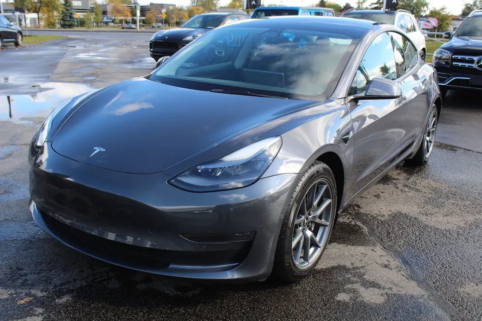 Tesla Model 3 2022 photo 2