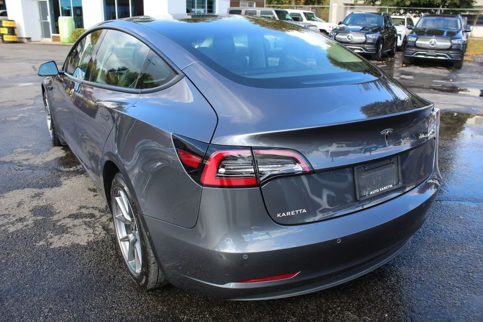 Tesla Model 3 2022 photo 3