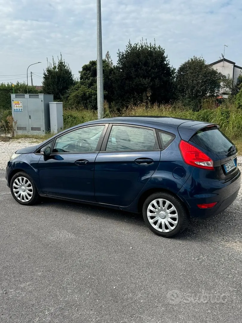 Ford Fiesta 2011 photo 4