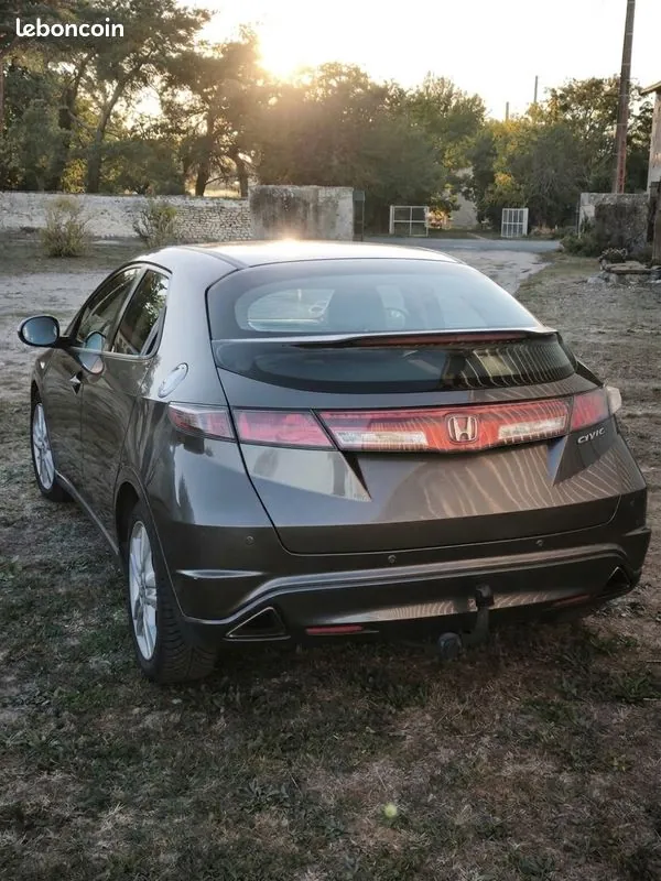 Honda Civic 2011 photo 2