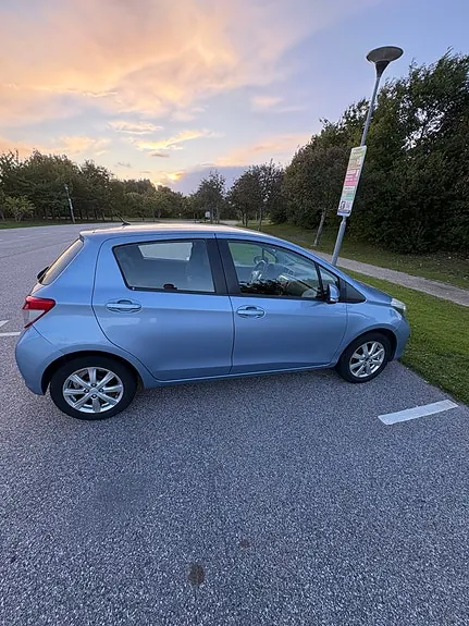 Toyota Yaris 2012 photo 3