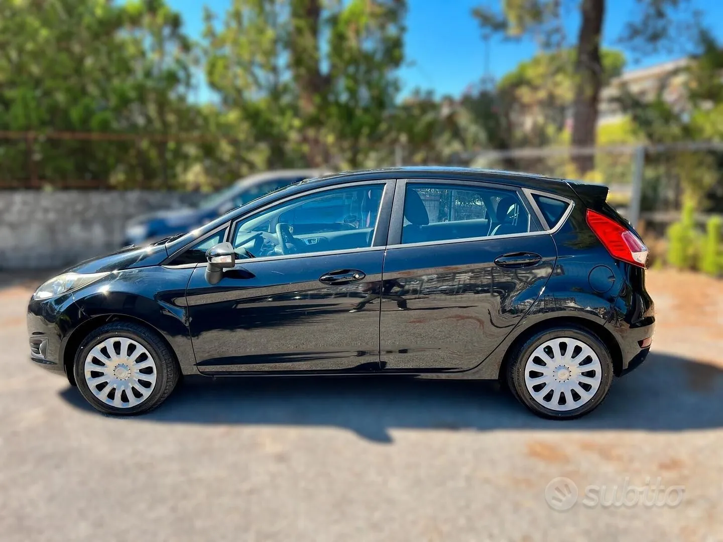 Ford Fiesta 2014 photo 2