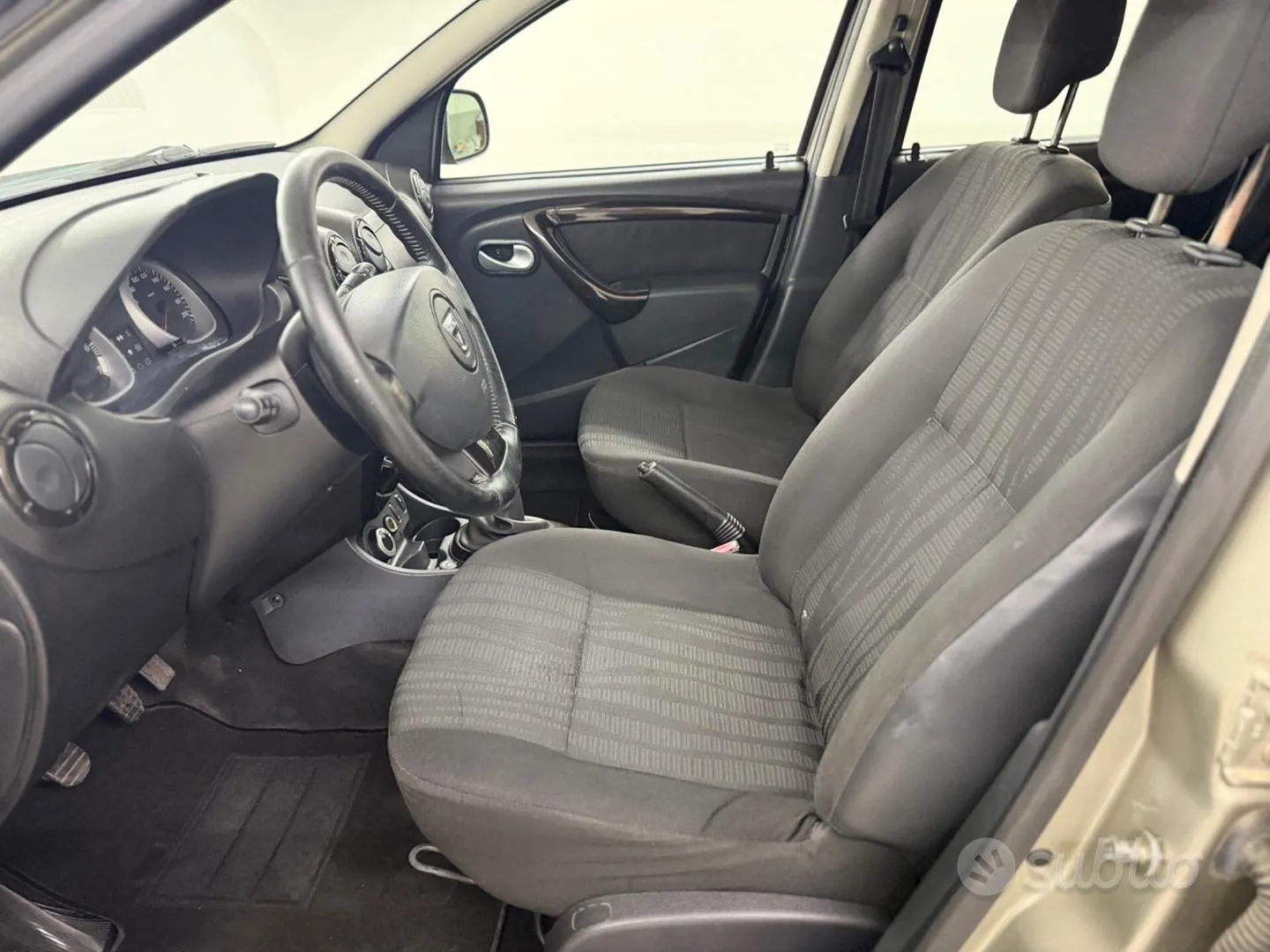 Dacia Duster 2012 photo 4