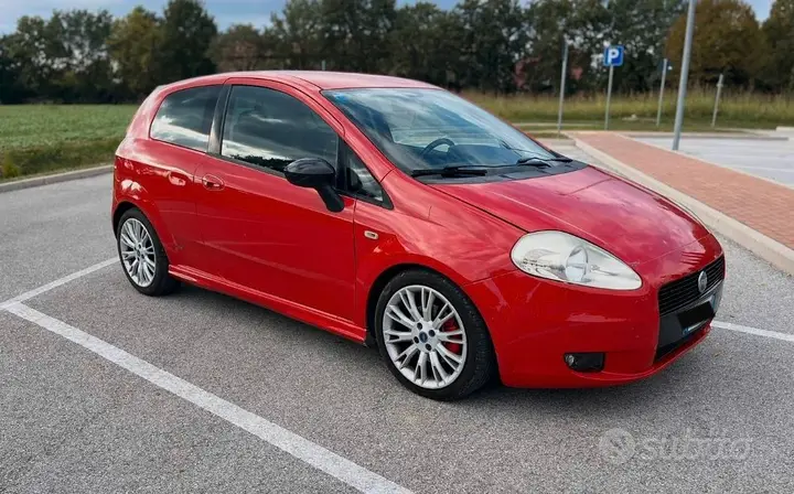 Fiat Grande Punto 2006 photo 2