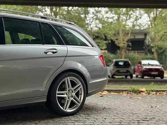 Mercedes-Benz C200 2011 photo 2