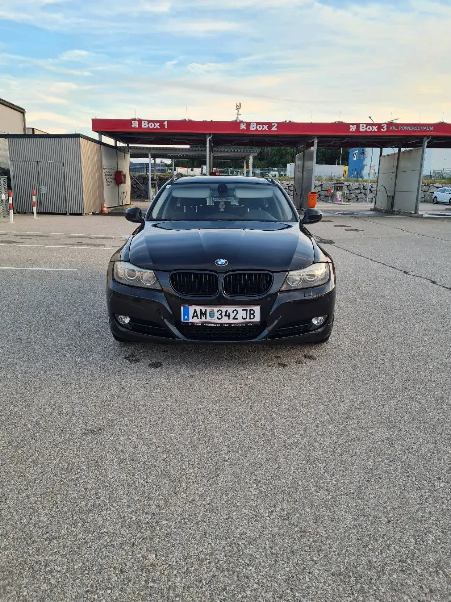 BMW 3 Series 2009 photo 2