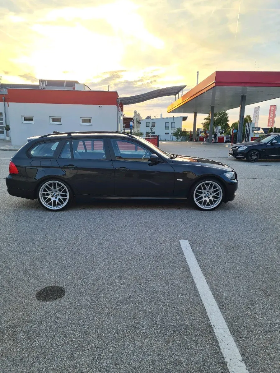 BMW 3 Series 2009 photo 3