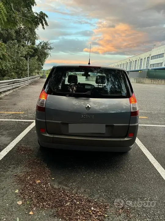 Renault Gran Scenic 2005 photo 2