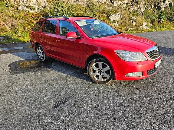 Skoda Octavia 2011 photo 2