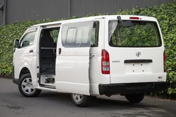 Toyota Hiace 2020 photo 3