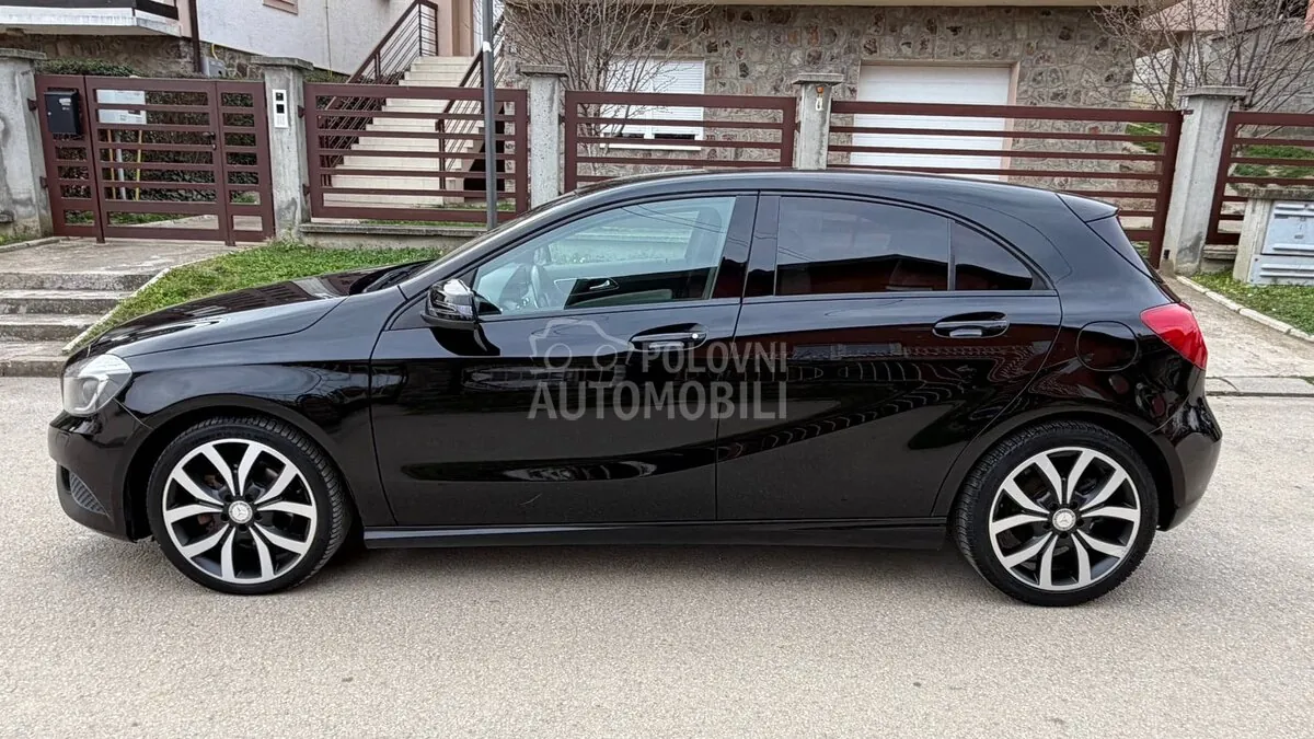 Mercedes-Benz A 180 2013 photo 3