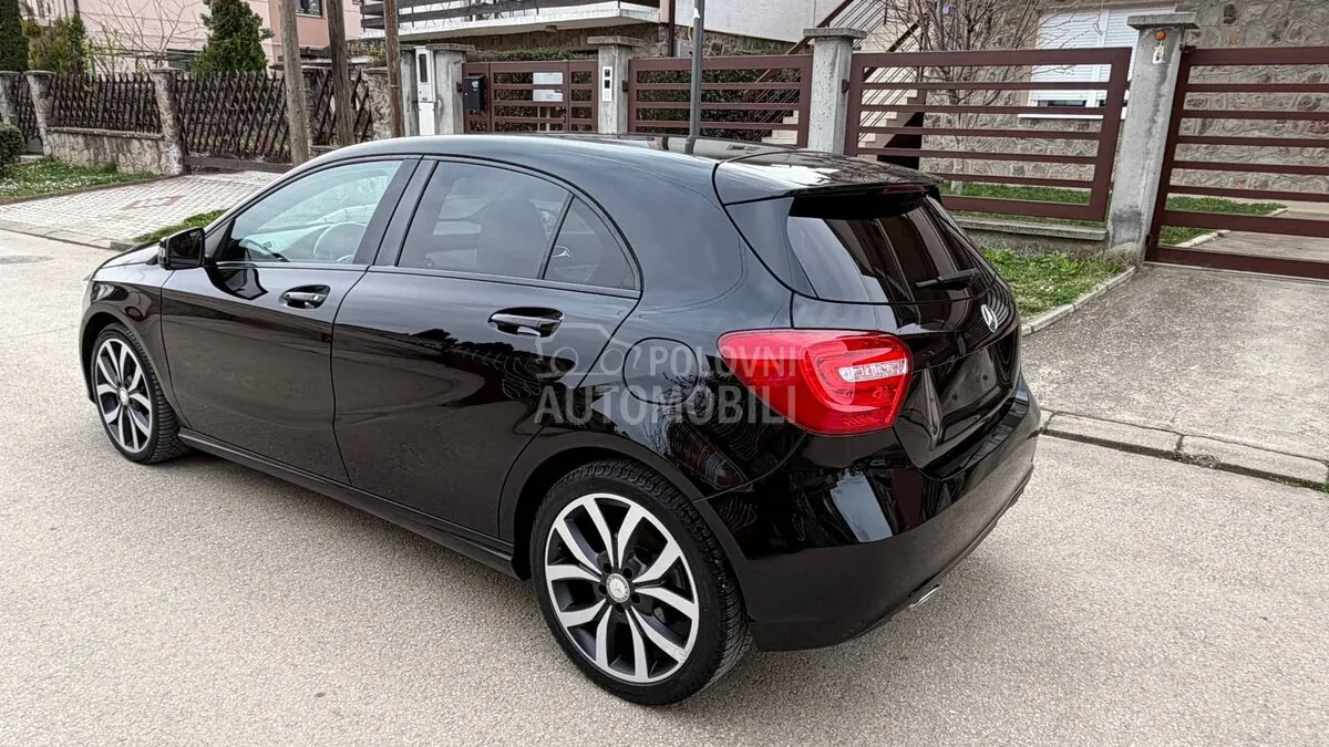 Mercedes-Benz A 180 2013 photo 4