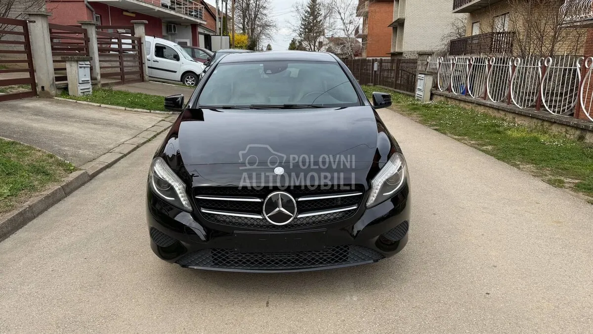 Mercedes-Benz A 180 2013 photo 2