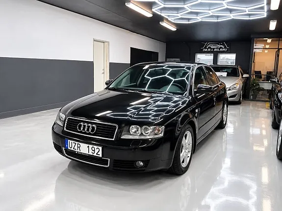 Audi A4 2004 photo 2