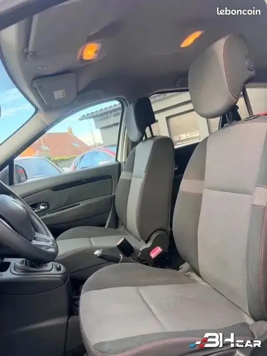 Renault Grand Scenic 2015 photo 2