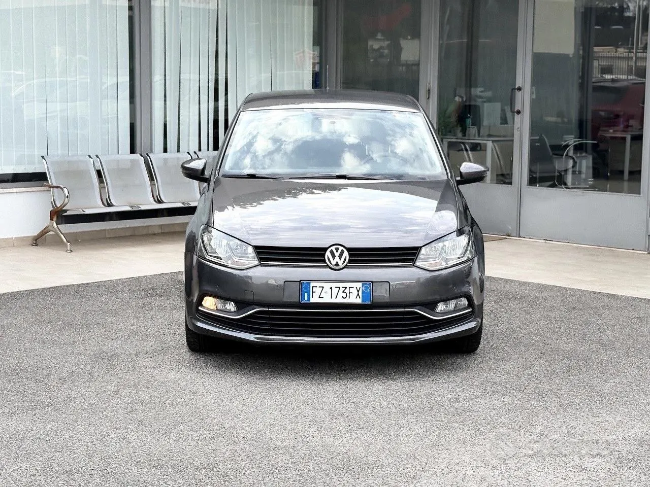 Volkswagen Polo 2015 photo 2