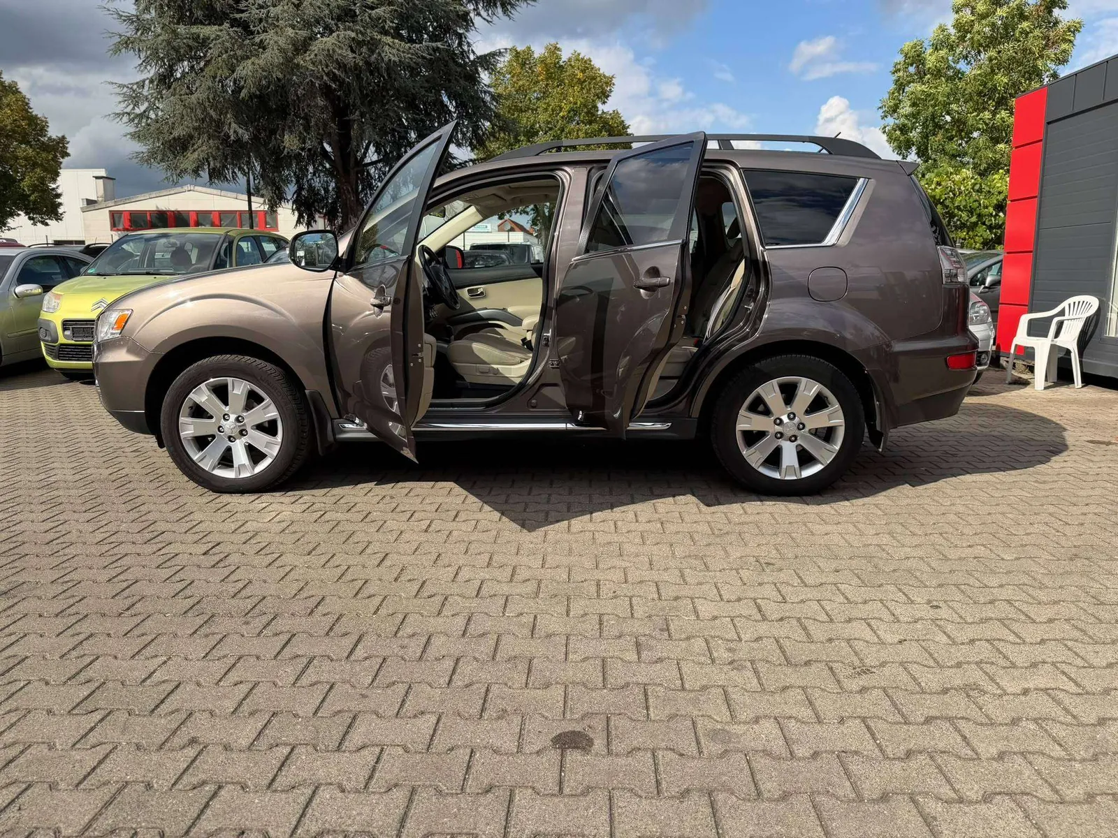 Mitsubishi Outlander 2011 photo 2