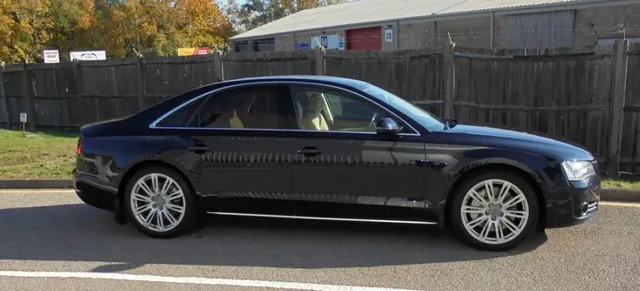 Audi A8 2013 photo 5