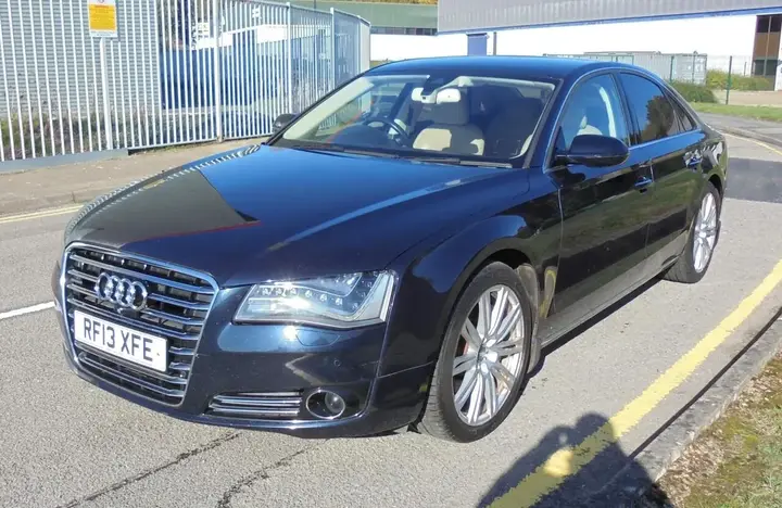 Audi A8 2013 photo 2