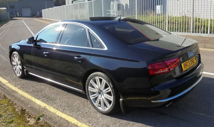 Audi A8 2013 photo 3
